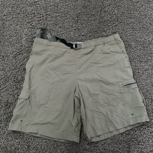 Columbia cargo shorts men's L belted Khaki flat front hiking camping casual